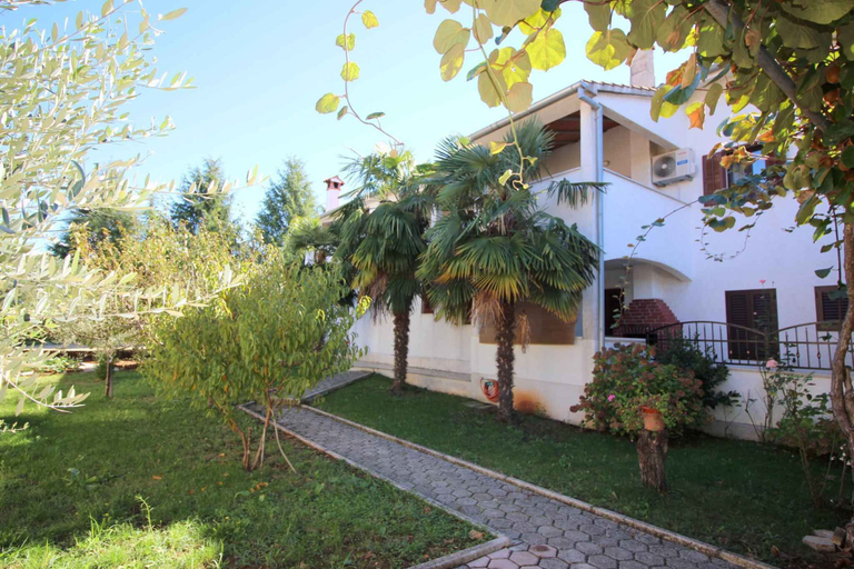 Others 5, Ferienwohnung mit Wlan und Schöner Terrasse, Poreč