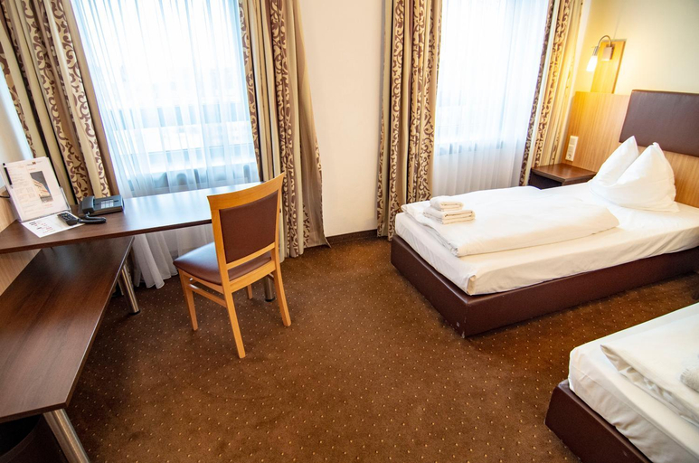 Bedroom 3, Ausbildungshotel St. Theresia, München