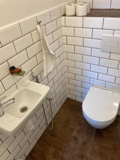 Bathroom 2, Hostinec u Klackov, Nové Mesto nad Váhom