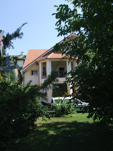 Others 2, Apartment Revesz, Siklósi