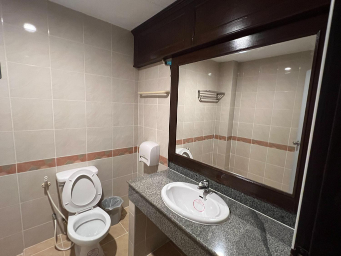 Bathroom 2, Ao Nang Good View Mansion, Mueang Krabi