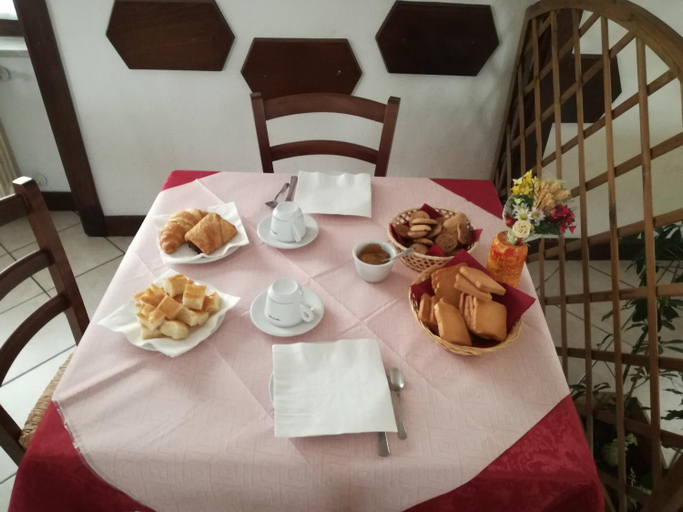 Others 5, Albergo al Castello, Savona