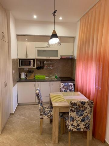 Others 5, Villa Lili