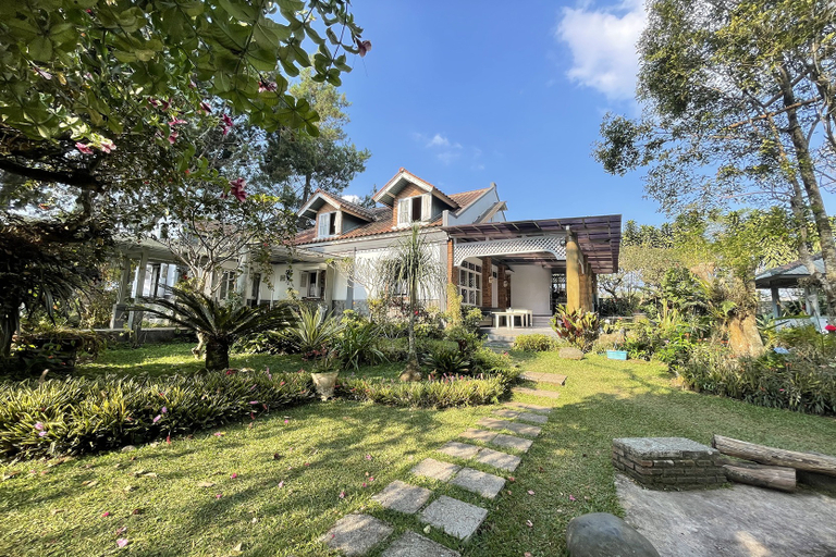 Villa 325 Maribaya Room Type - Wooden Villa (2 rooms) with Mountain View Villa 325 Maribaya Room Type - Wooden Villa (2 rooms) with Mountain View