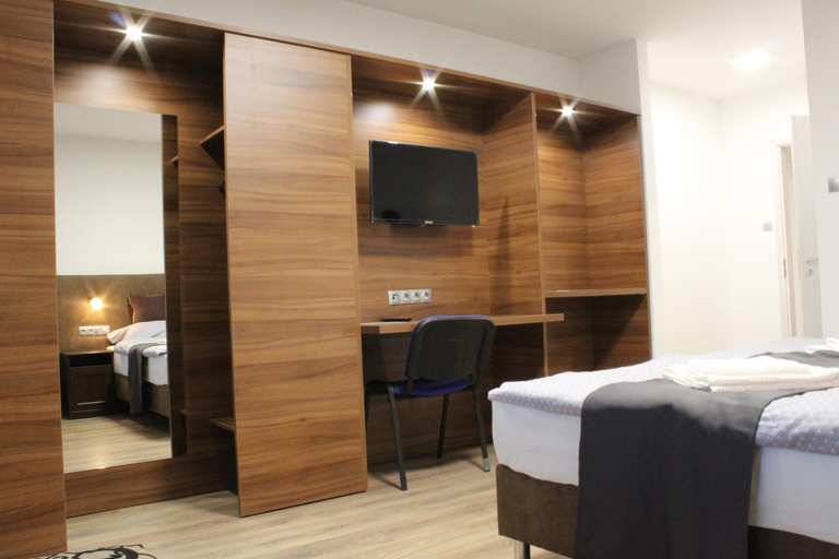 Others 3, Czermann Holiday Inn, Oroszlány