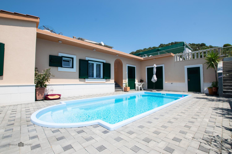 Facilities 3, Summer rental house "Kava", Okrug