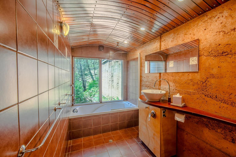 Bathroom 3, The Odd Frog, Alpine - East