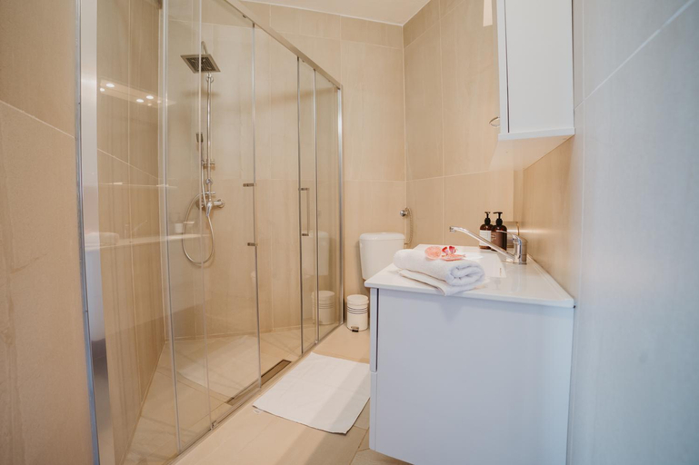 Bathroom 3, Black Pearl Tisno, Tisno
