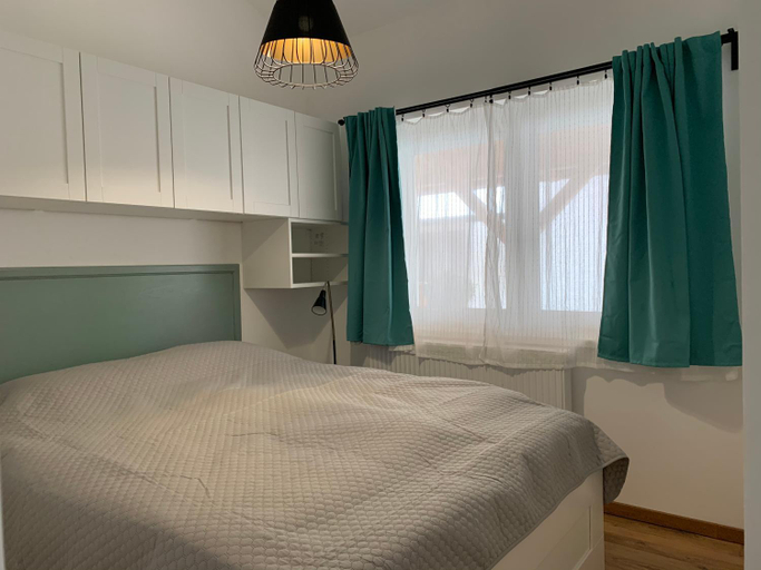 Others 2, Viki Apartmanhaz, Dorog