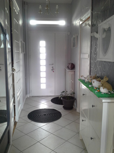 Bathroom 3, L'Alsacienne, Indre-et-Loire