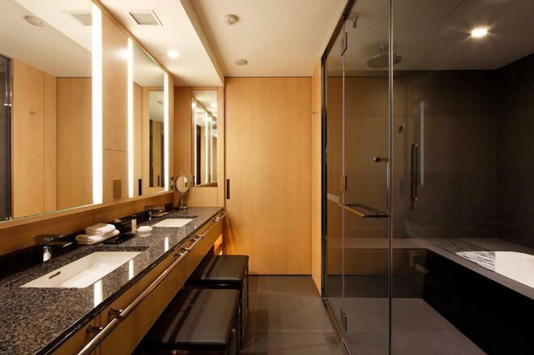 Bathroom 16