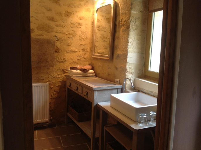 Bathroom 2, Sarlat Cote Jardin, Dordogne