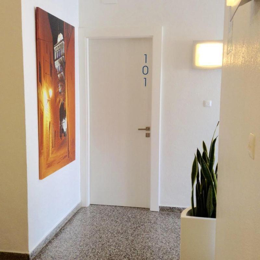 Others 5, Hostal Pitiusa, Baleares