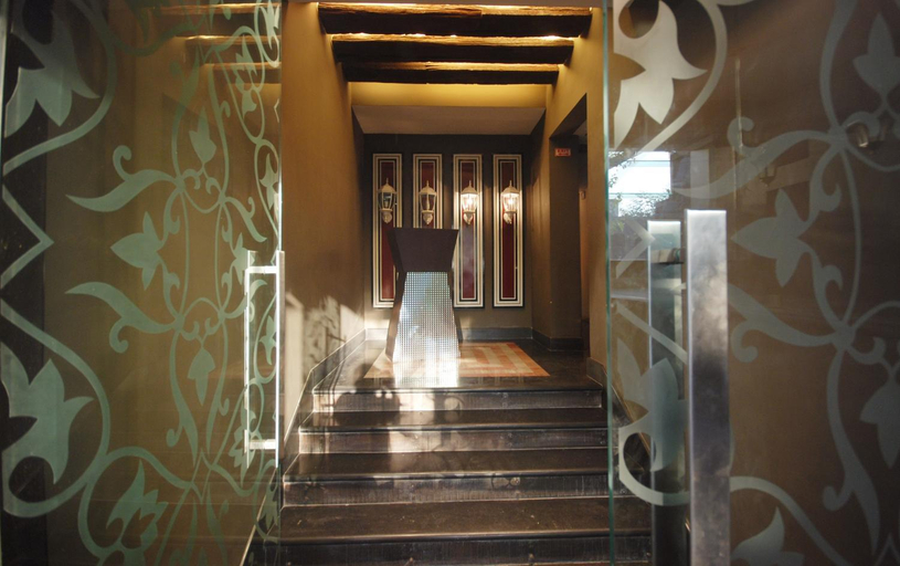 Public Area 3, Metropole, Kolkata