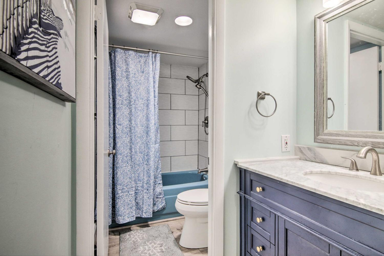 Bathroom 4, Beach & Pool Views! Family Condo in Golden Sands, Worcester