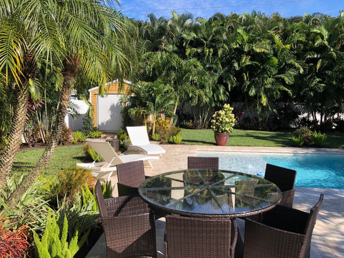 Others 4, Private bedroom & den suite with shared pool & tropical garden, Broward