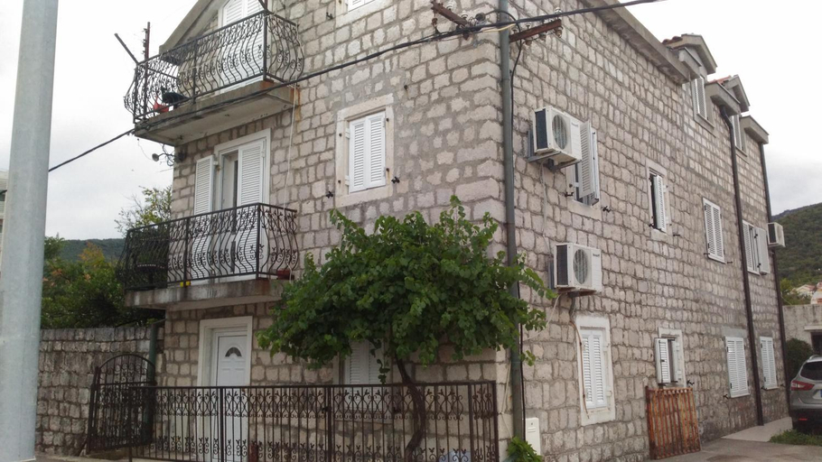 Others 4, Apartman Vukovic