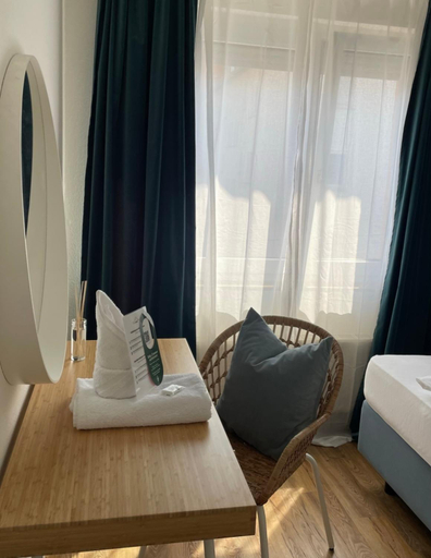 Others 4, Hotel Berg, Stuttgart