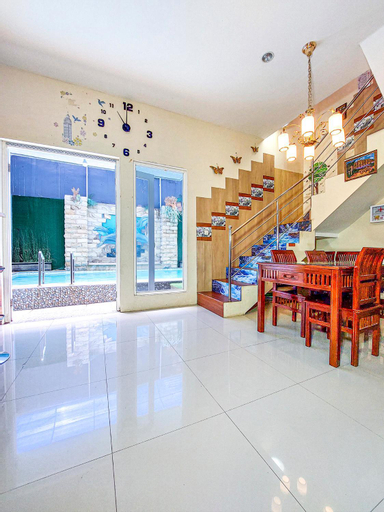 Food & Drinks, Private Pool Villa Kartika Batu w/ 3 Full AC BR, Malang