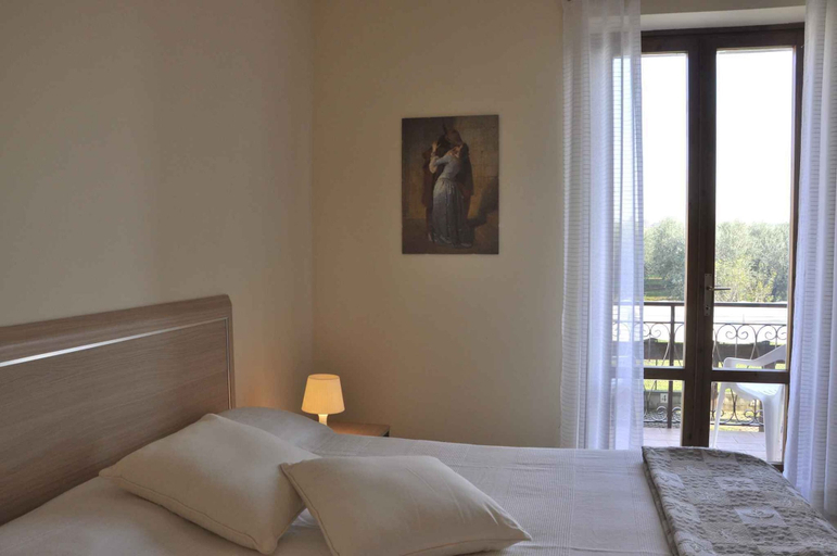 Bedroom 4, Ferienwohnung mit Terrasse und Pool, Verona