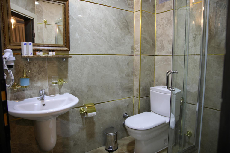 Bathroom 3, Kazdagı Atila Bey Konagı, Ayvacık