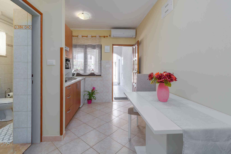 Bathroom, Ferienwohnung mit Wlan und Schöner Terrasse, Poreč