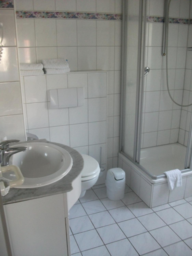 Bathroom 3, Hotel Pension Loose, Leer