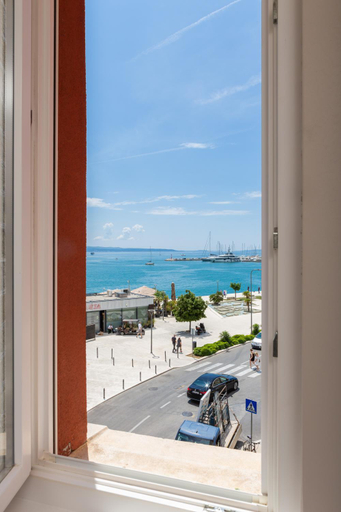 Others 4, Apartment More, Split