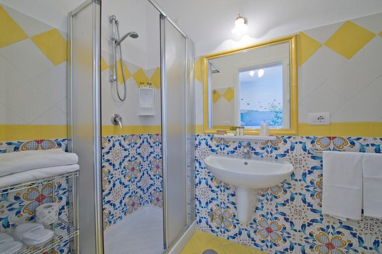 Bathroom 1, Casa Stella Marina, Salerno