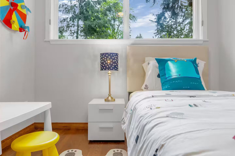 Bedroom 3, Bellevue Work & Relax Near Downtown, King