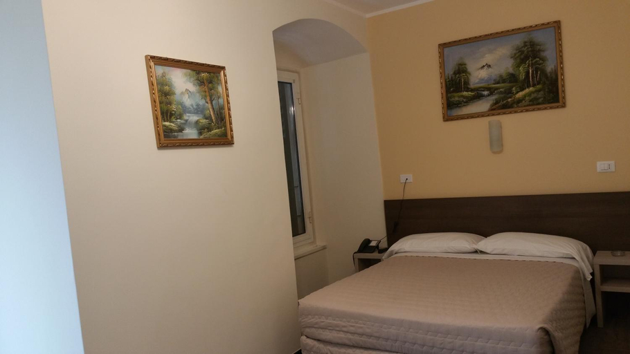 Bedroom 2, Hotel Tommaseo, Genova