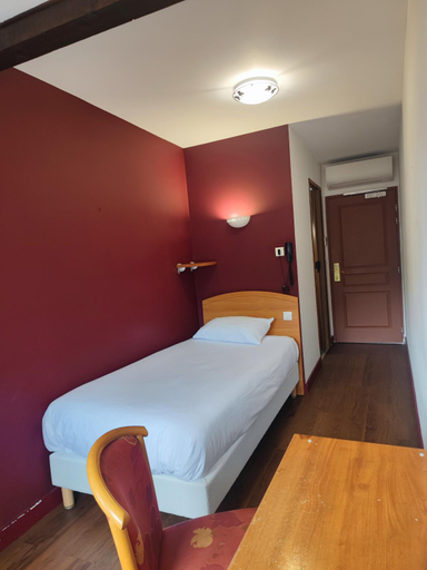Bedroom 3, Hotel Riquet, Haute-Garonne