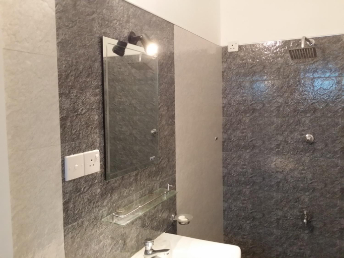Bathroom 2, Dumi House, Weligama
