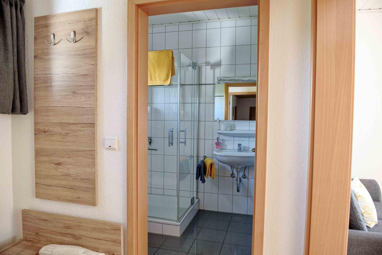 Bathroom 3, Gastehaus am Furstweg, Südliche Weinstraße