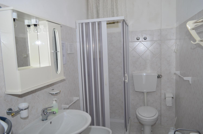 Others 3, Ansise Guest House, Syracuse