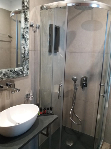 Bathroom 4, Pansion Irini, Central Macedonia