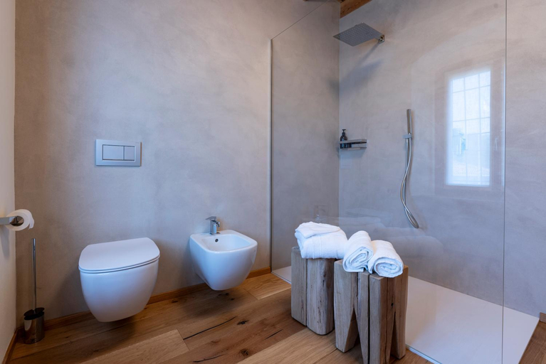Bathroom 9