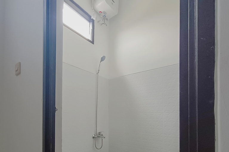 Bathroom 3, RedDoorz near RSUD Kajen Pekalongan, Pekalongan