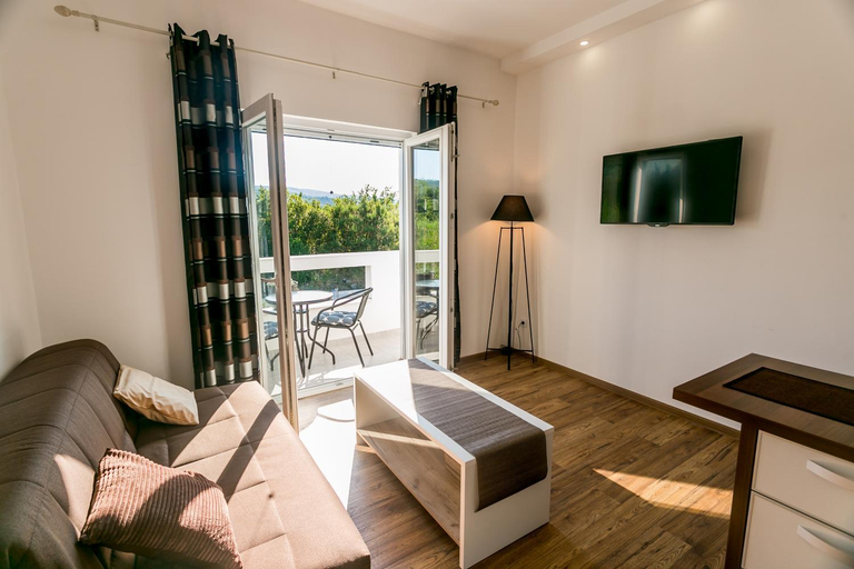Others 2, Tramonto Apartments