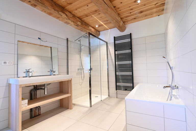 Bathroom 4, La Framboisine, Haute-Loire