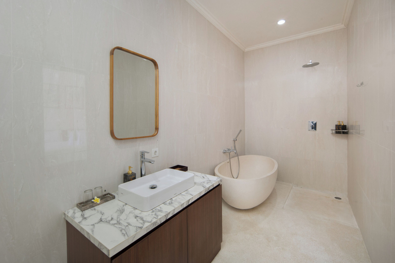 Bathroom 3, Daha Mansions Seminyak, Badung