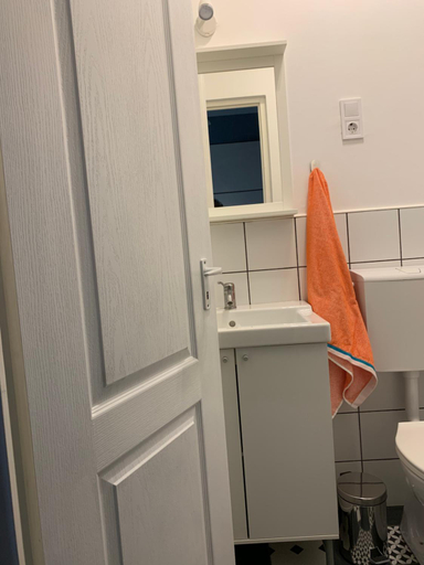 Others 4, Viki Apartmanhaz, Dorog