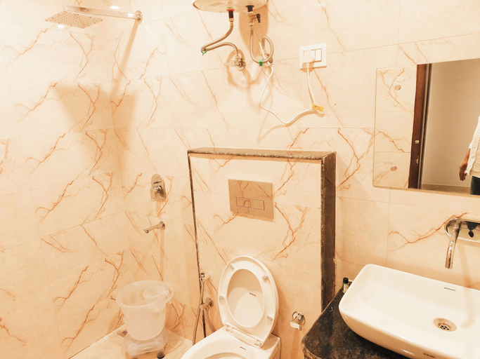 Bathroom 2, Hotel DSR TORK, Delhi