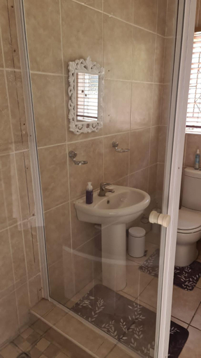 Bathroom 3, Victoria Oaks Beaufort West Guesthouse, Central Karoo