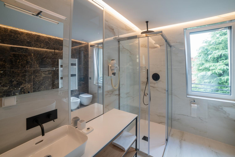Bathroom 4