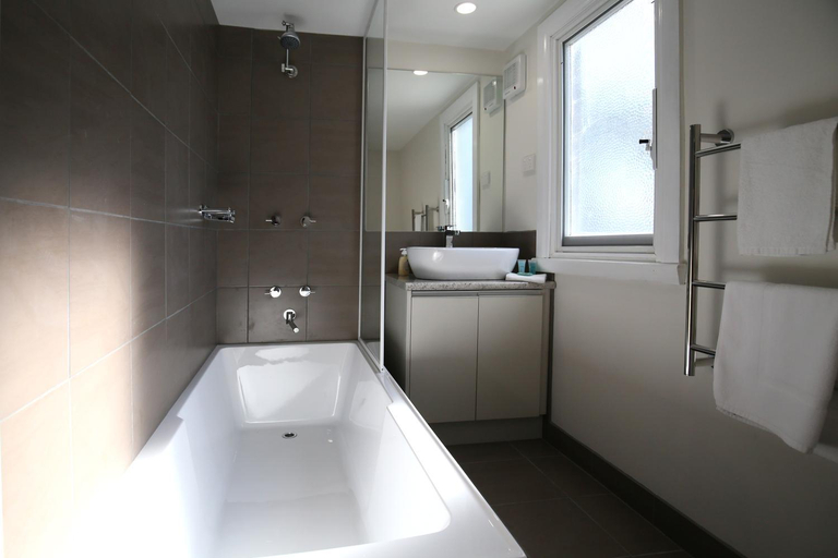Bathroom 2, Leichhardt Cottages, Launceston - Pt B