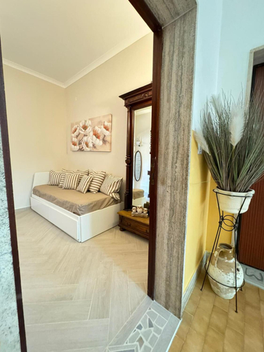 Others 5, Seasuntour - B&B Over the World, Napoli