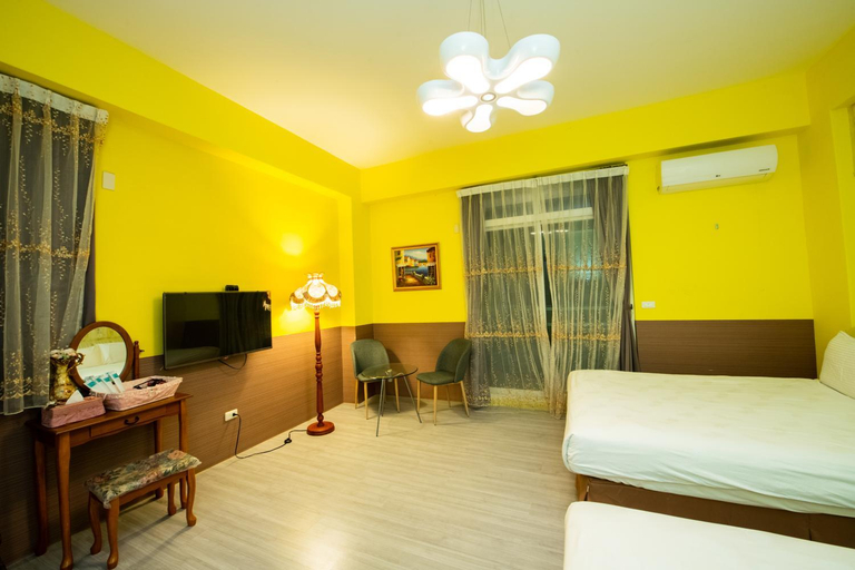 Bedroom 2, 台東市民宿托斯卡尼網紅館Toscana Mary 火車站 親子友善 寵物友善 療癒民宿 可包棟卡拉OK自動麻將 自助入住 商務空間 夢幻庭院, Taitung