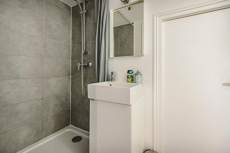 Bathroom, Hyper centre - Cathedrale, Marne