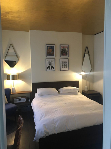 Others 3, Studio Apartment, Covent Garden, London